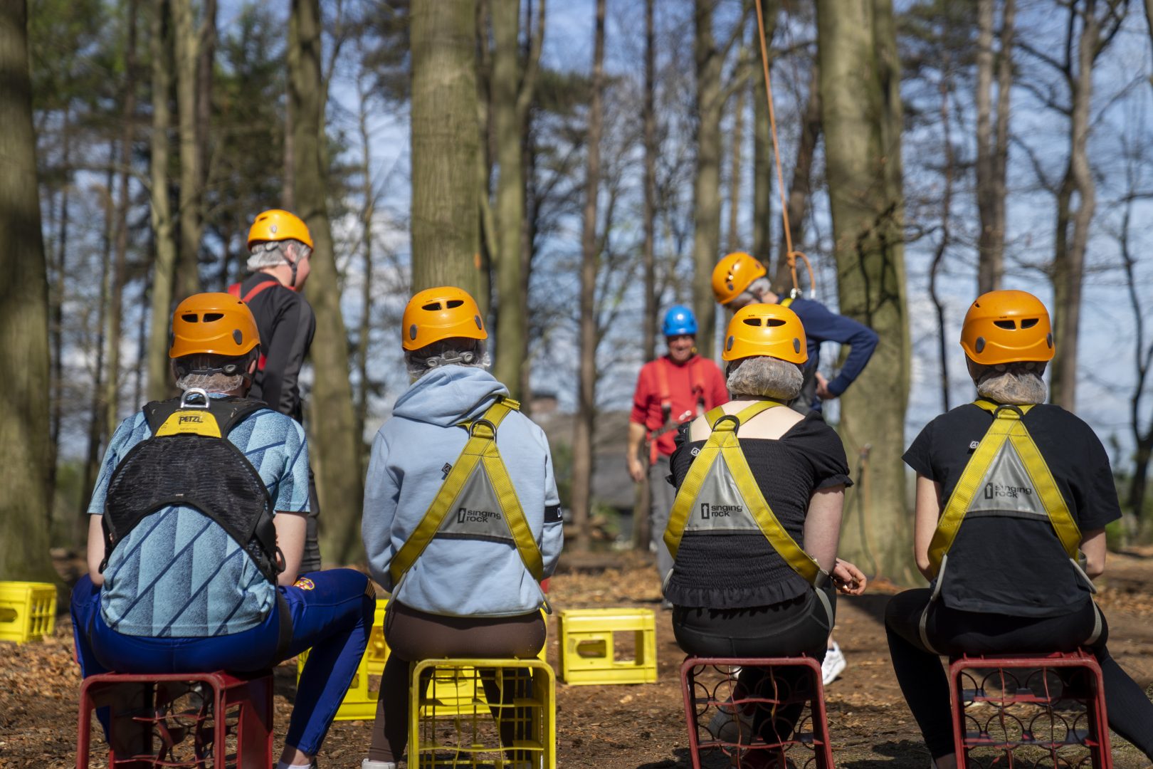 High Events 7 Kratjes stapelen samenwerking 1