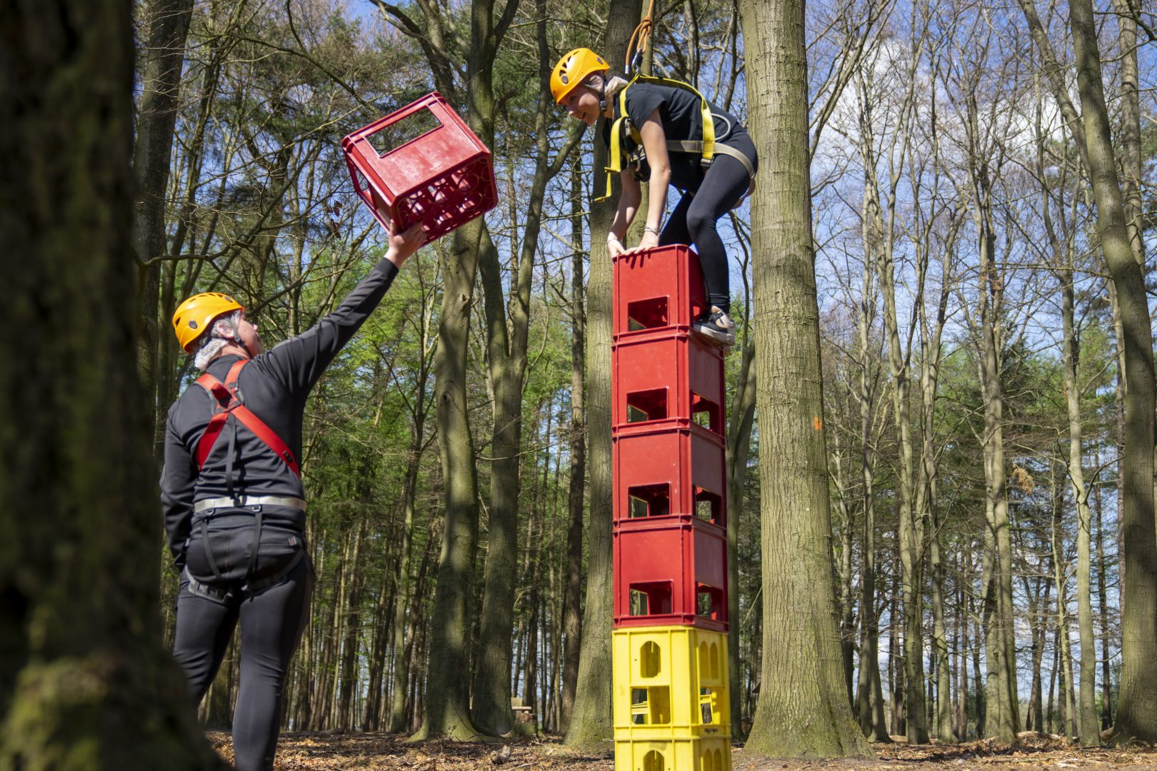 High Events 6 Kratjes stapelen samenwerking 3