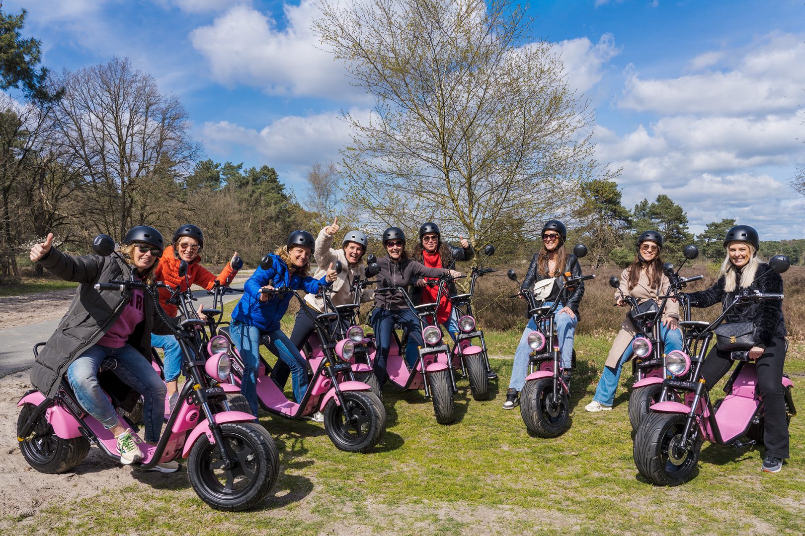 E-chopper tour 3 E chopper with helmet 3