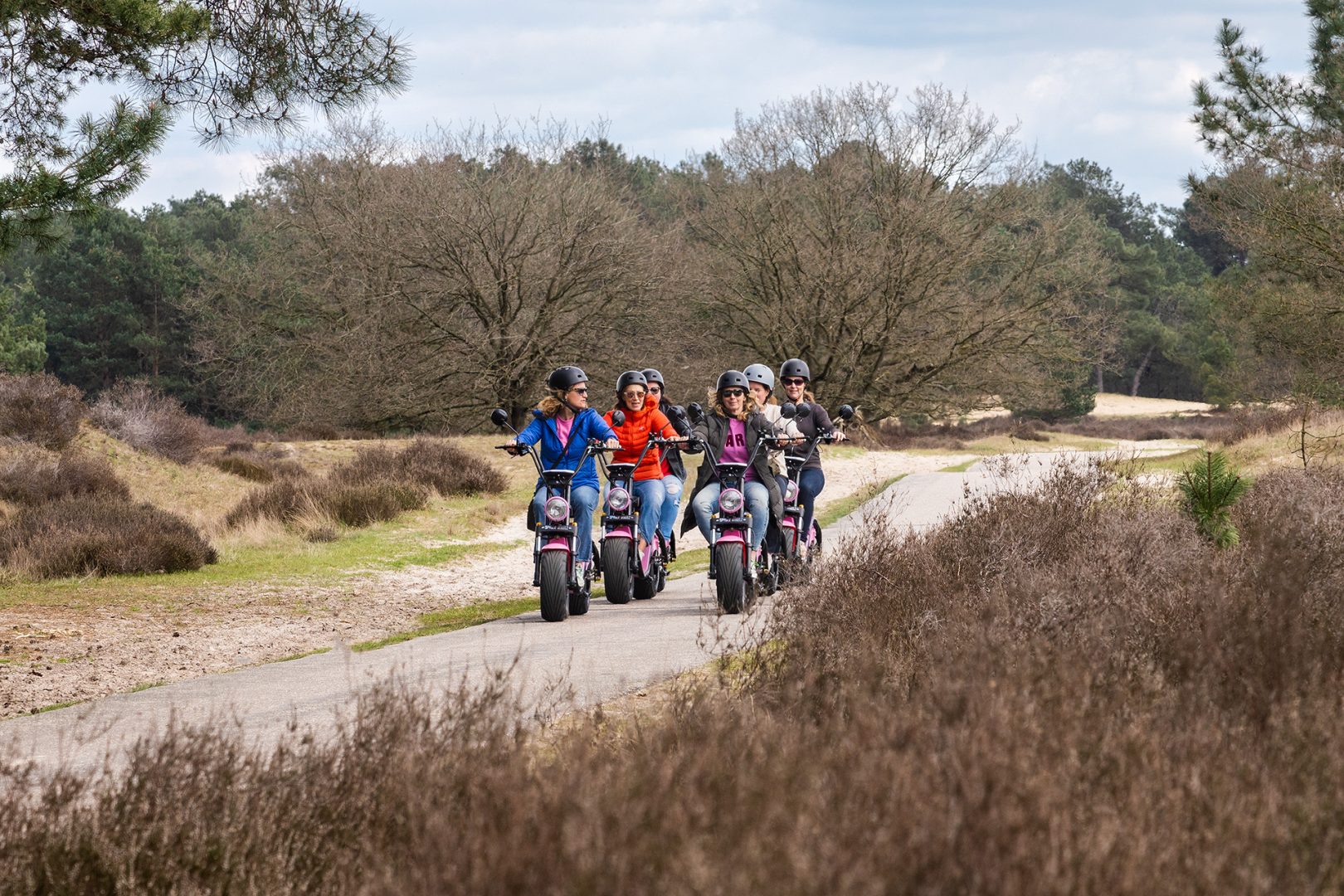 E-chopper tour 4 E chopper with helmet 4